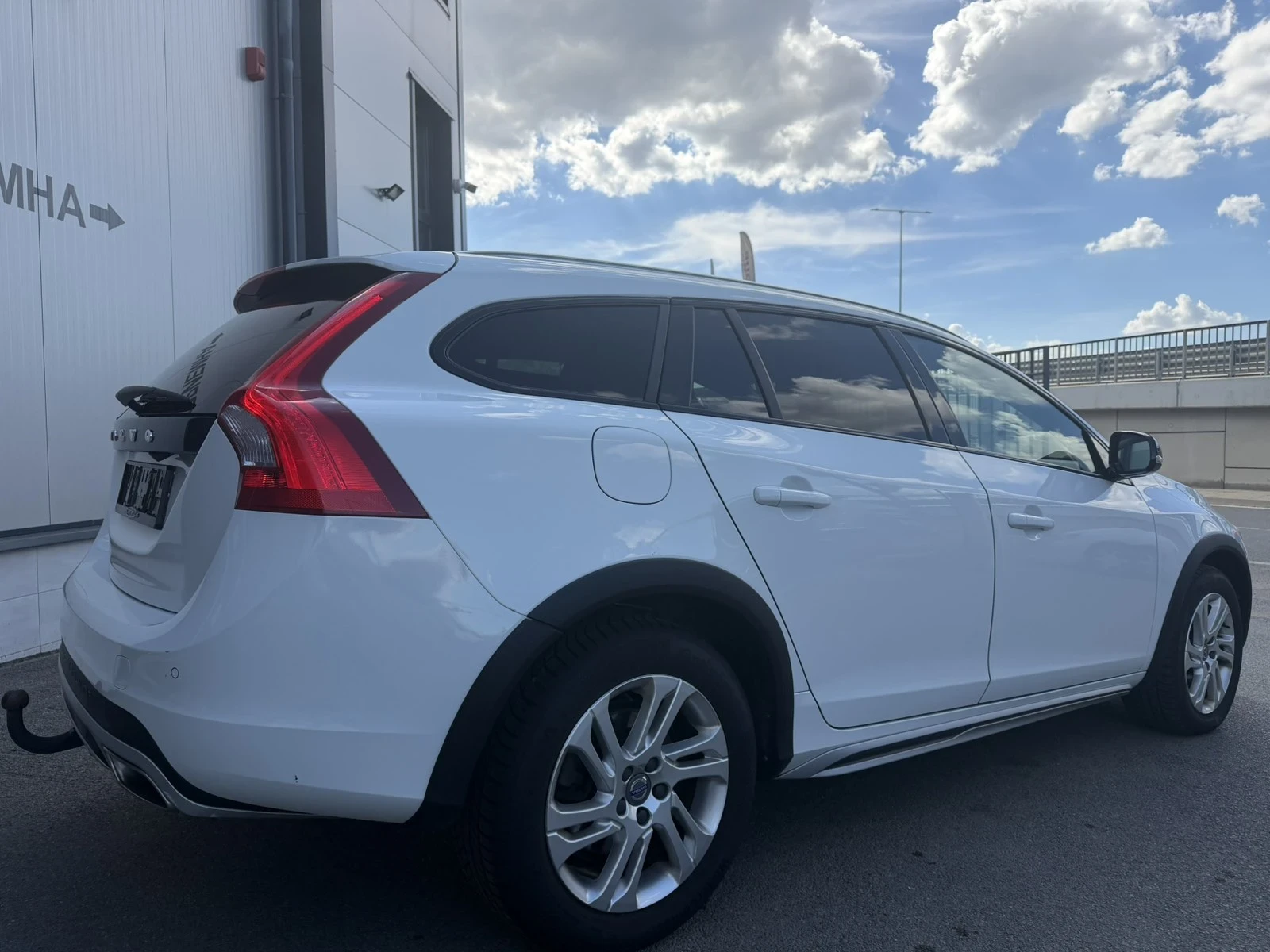 Volvo V60 Cross Country 2.4d D4 AWD, снимка 4 - Автомобили и джипове - 55057076
