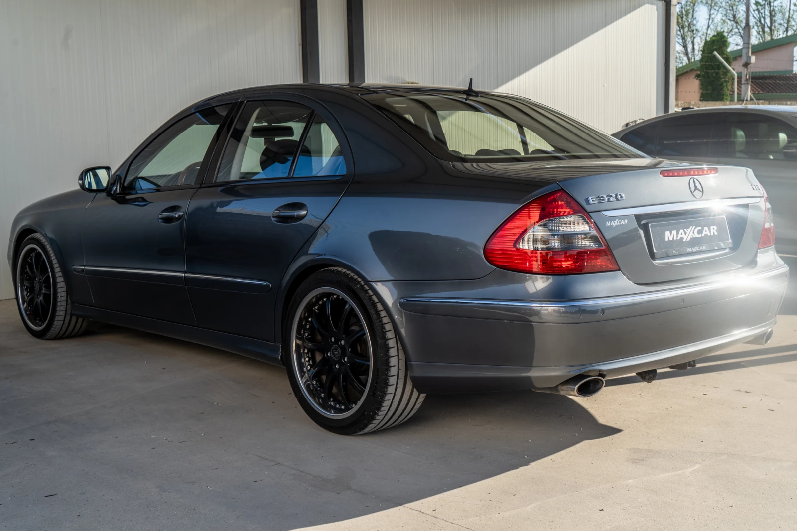 Mercedes-Benz E 320 D = DISTRONIC = AIRMATIC = ГАРАНЦИЯ = ЛИЗИНГ, снимка 6 - Автомобили и джипове - 54726918