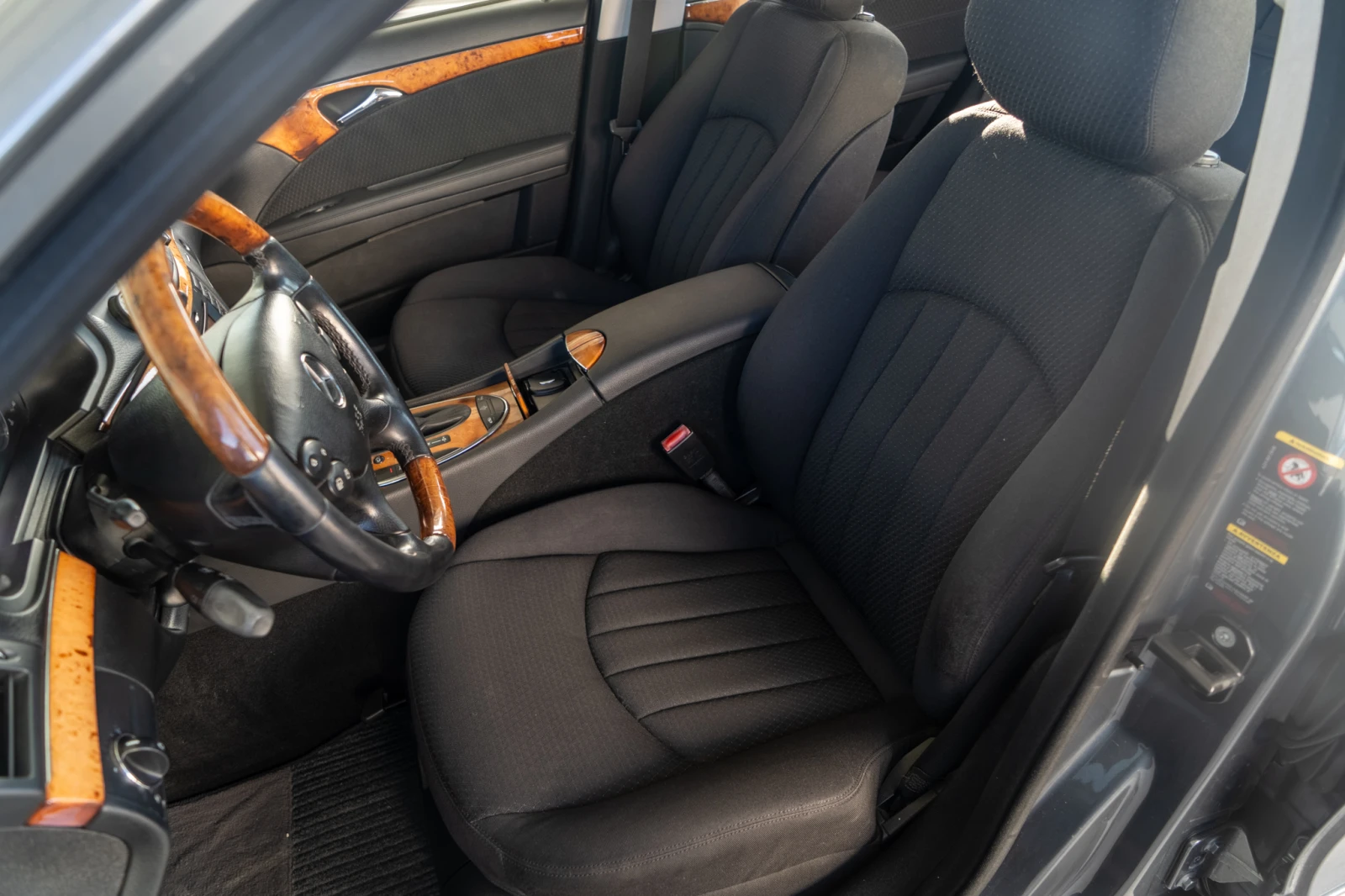 Mercedes-Benz E 320 D = DISTRONIC = AIRMATIC = ГАРАНЦИЯ = ЛИЗИНГ, снимка 14 - Автомобили и джипове - 54726918