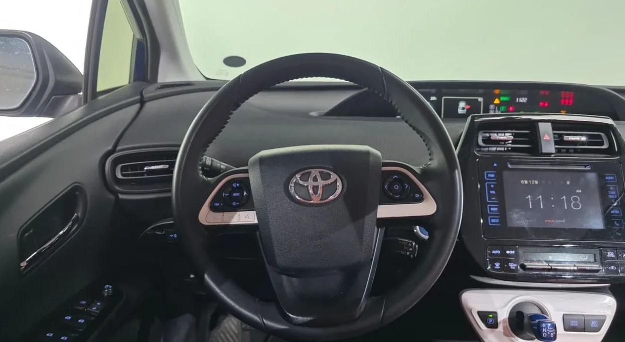 Toyota Prius 1.8 Хибрид , снимка 4 - Автомобили и джипове - 55230617