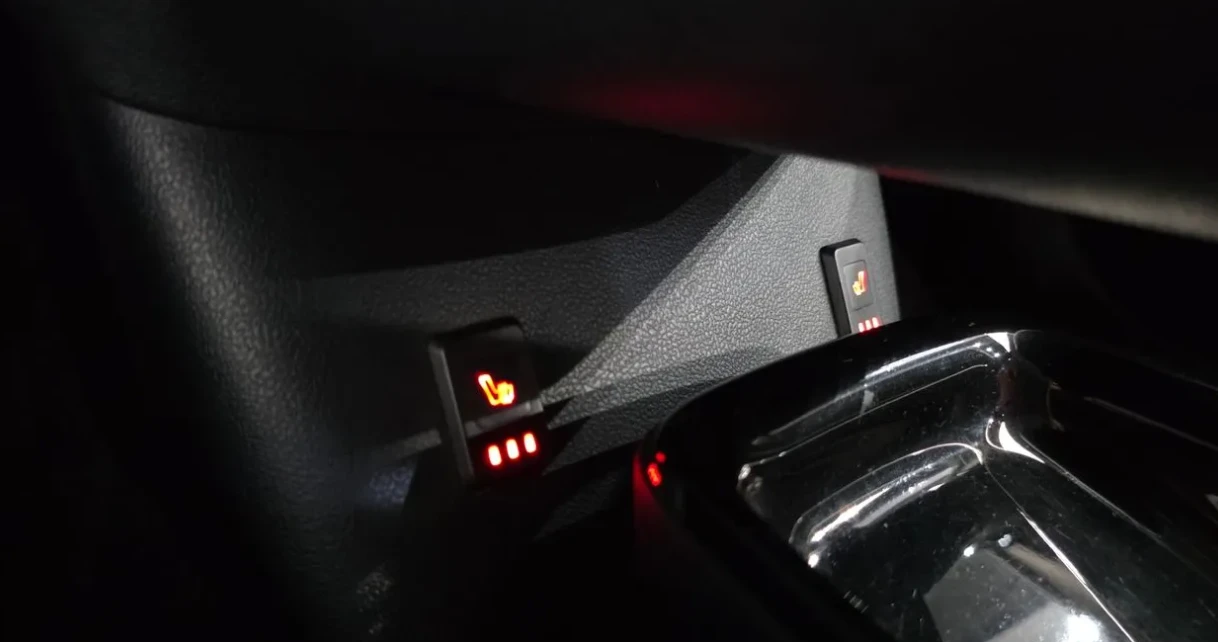 Toyota Prius 1.8 Хибрид , снимка 8 - Автомобили и джипове - 55230617