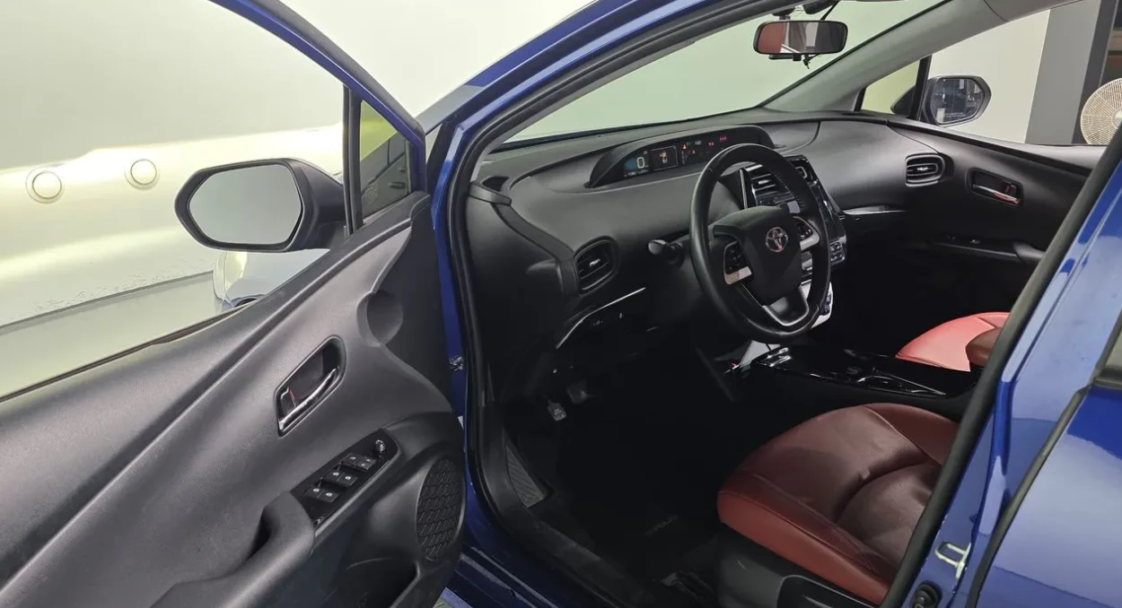 Toyota Prius 1.8 Хибрид , снимка 9 - Автомобили и джипове - 55230617