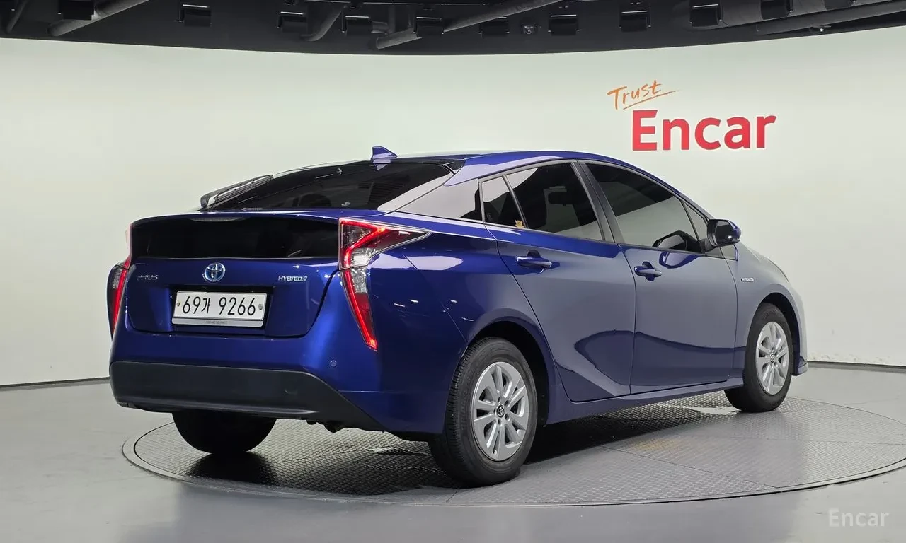 Toyota Prius 1.8 Хибрид , снимка 2 - Автомобили и джипове - 55230617