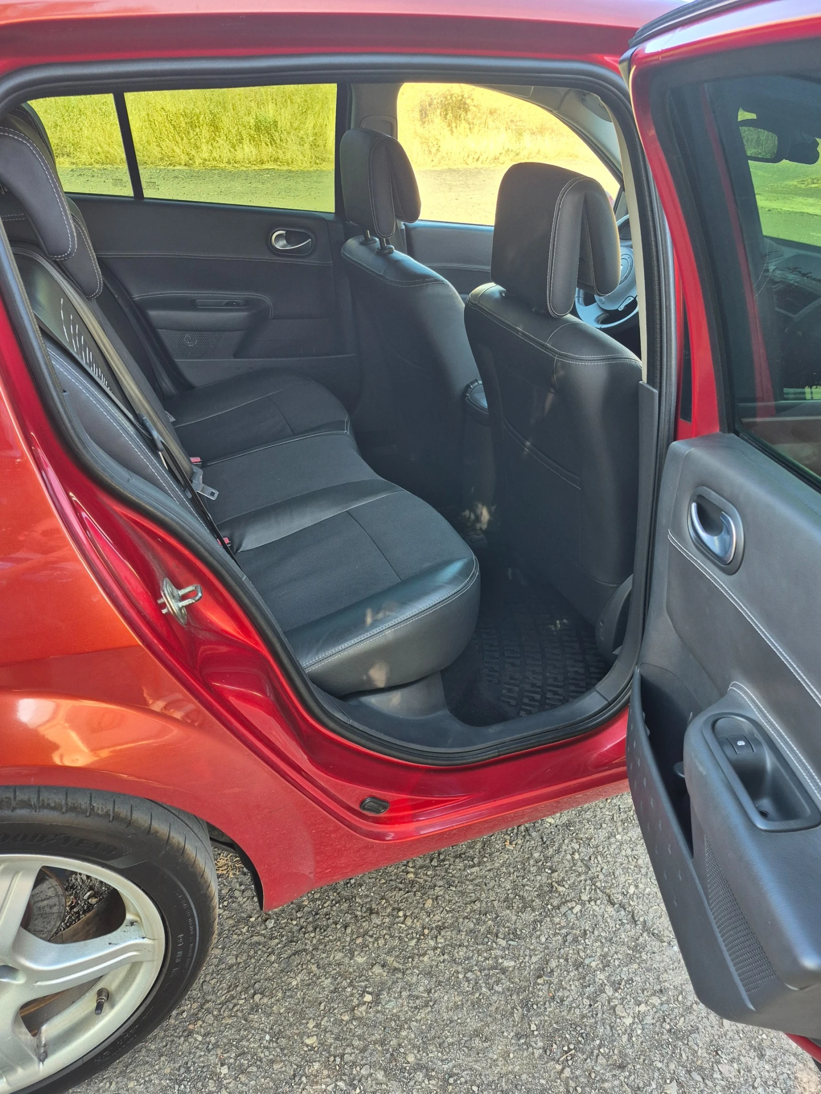 Renault Megane 2.0T, снимка 13 - Автомобили и джипове - 55579149