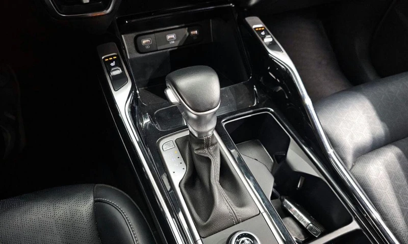 Kia Sorento Diesel 2.2 2WD * НАЙ-ДОБРА ЦЕНА В БЪЛГАРИЯ* , снимка 9 - Автомобили и джипове - 51963049