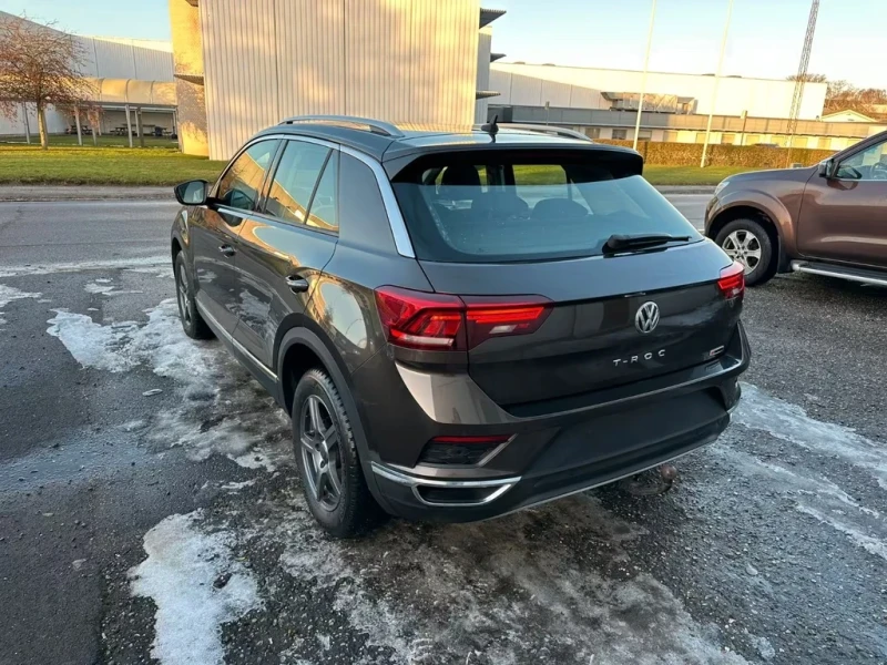 VW T-Roc 2.0tdi 150ps Sport 4Motion Aut. dK, снимка 4 - Автомобили и джипове - 53167164
