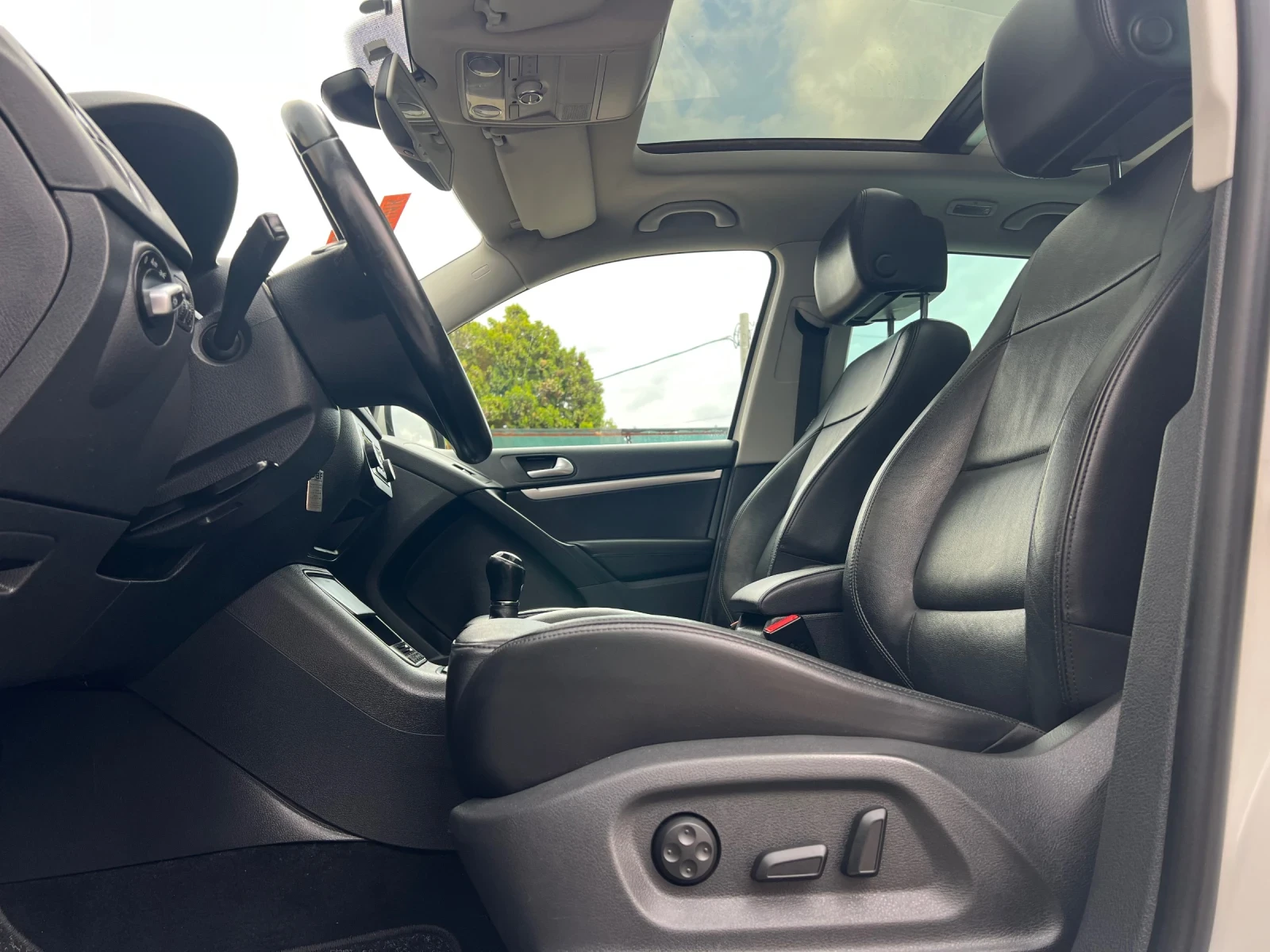 VW Tiguan 20TDI* 6sk+ PANORAMA* NAVI* PARCASISTENT* TOP * LI - изображение 2