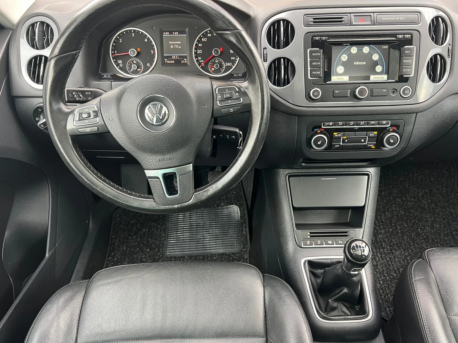 VW Tiguan 20TDI* 6sk+ PANORAMA* NAVI* PARCASISTENT* TOP * LI - изображение 4
