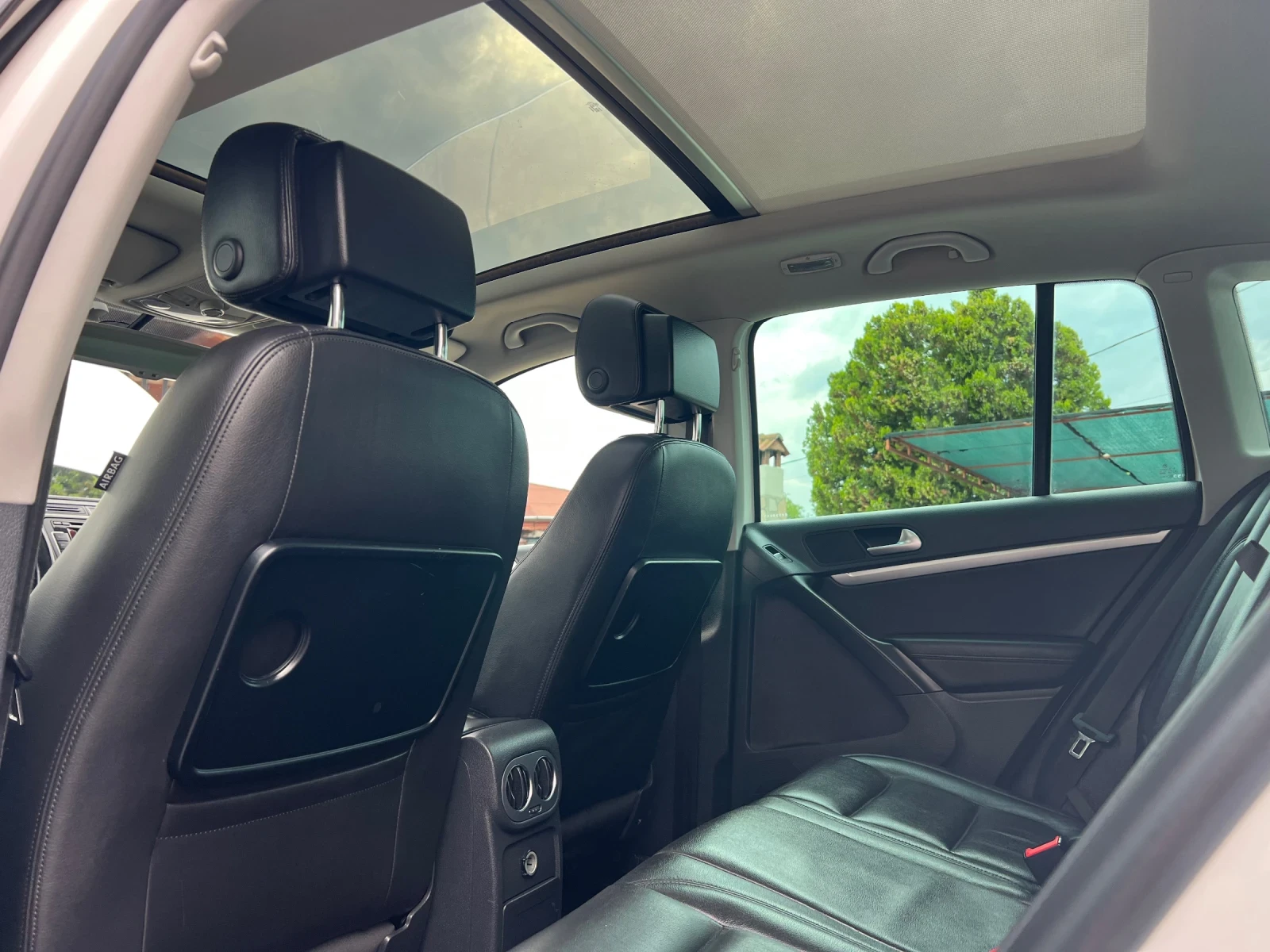 VW Tiguan 20TDI* 6sk+ PANORAMA* NAVI* PARCASISTENT* TOP * LI - изображение 8