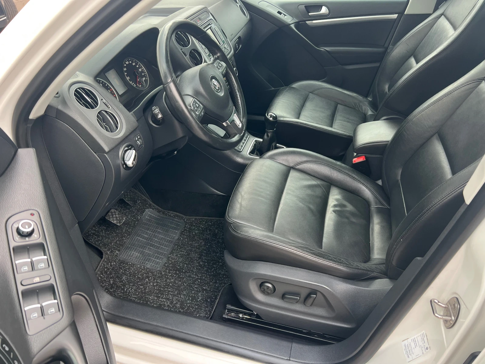 VW Tiguan 20TDI* 6sk+ PANORAMA* NAVI* PARCASISTENT* TOP * LI - изображение 10