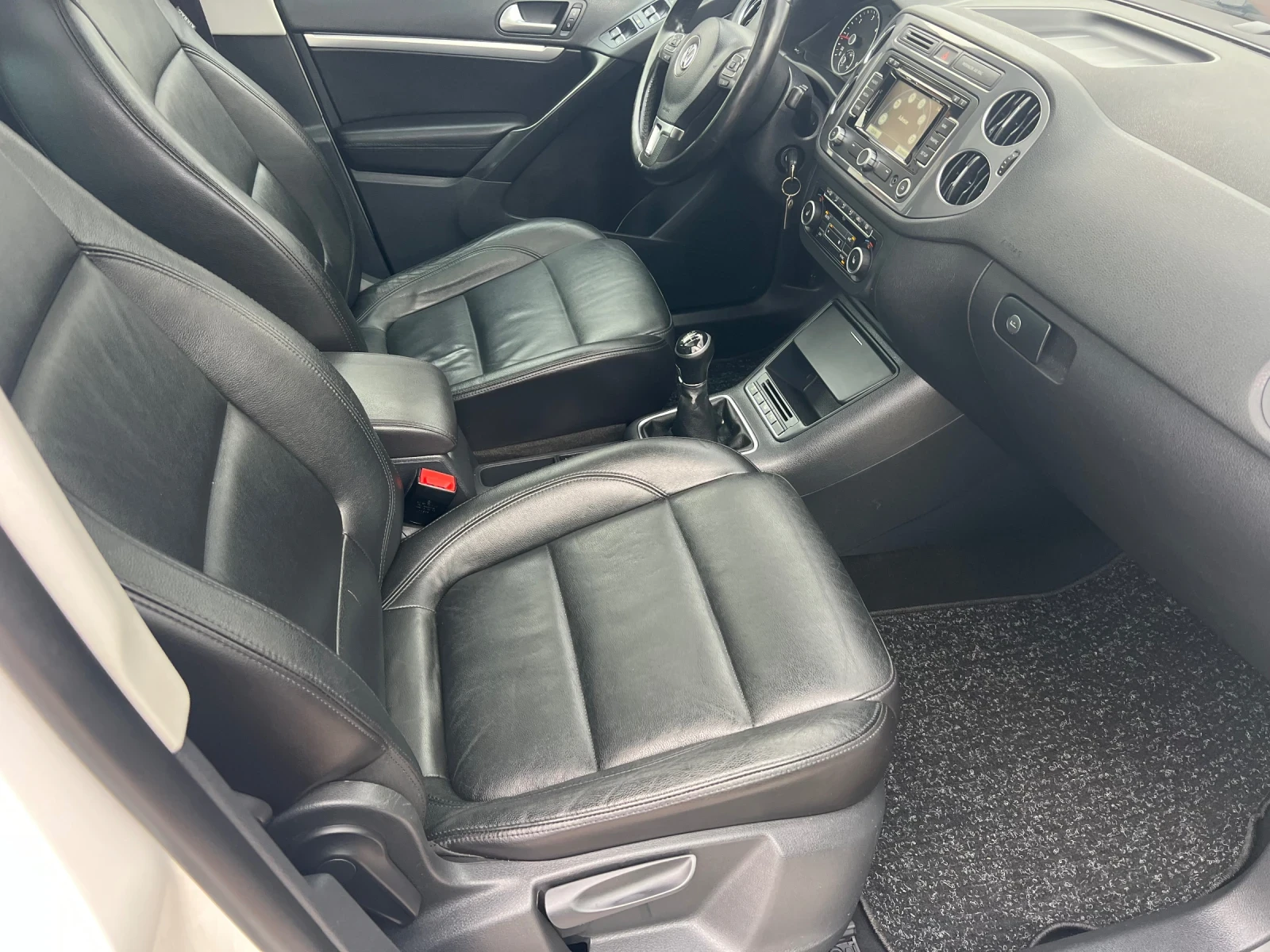 VW Tiguan 20TDI* 6sk+ PANORAMA* NAVI* PARCASISTENT* TOP * LI - изображение 6