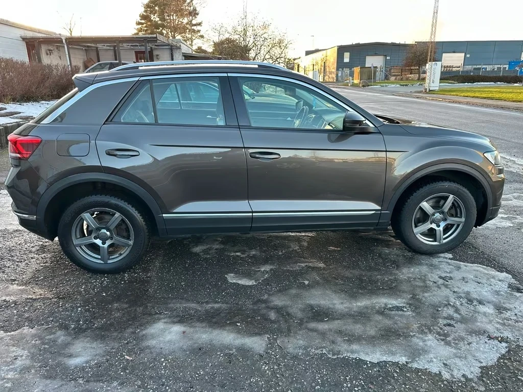 VW T-Roc 2.0tdi 150ps Sport 4Motion Aut. dK - изображение 2