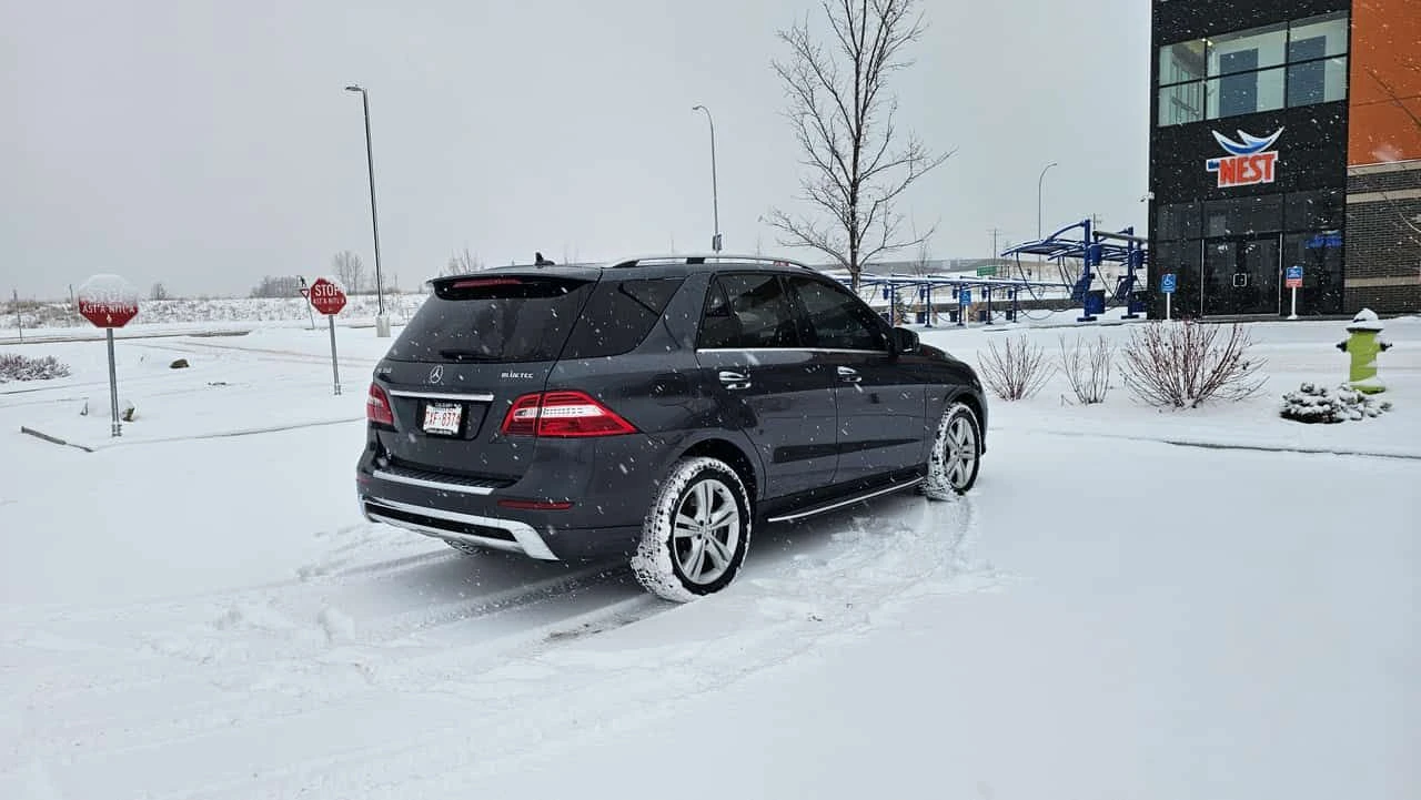 Mercedes-Benz ML 350 * BlueTEC * CARFAX * СЛЕДЕНЕ НА ЛЕНТИ * АМБИЕНТНО, снимка 4 - Автомобили и джипове - 53823363