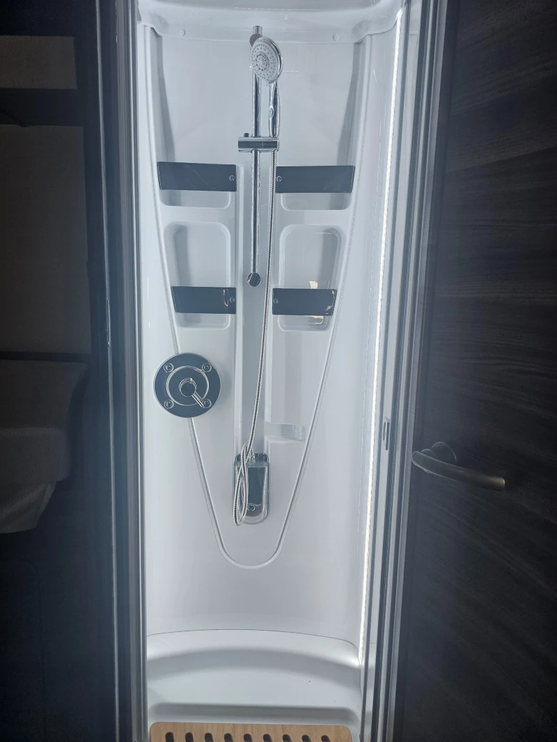 Кемпер Laika ECOVIP L 4009, снимка 9 - Каравани и кемпери - 52007637