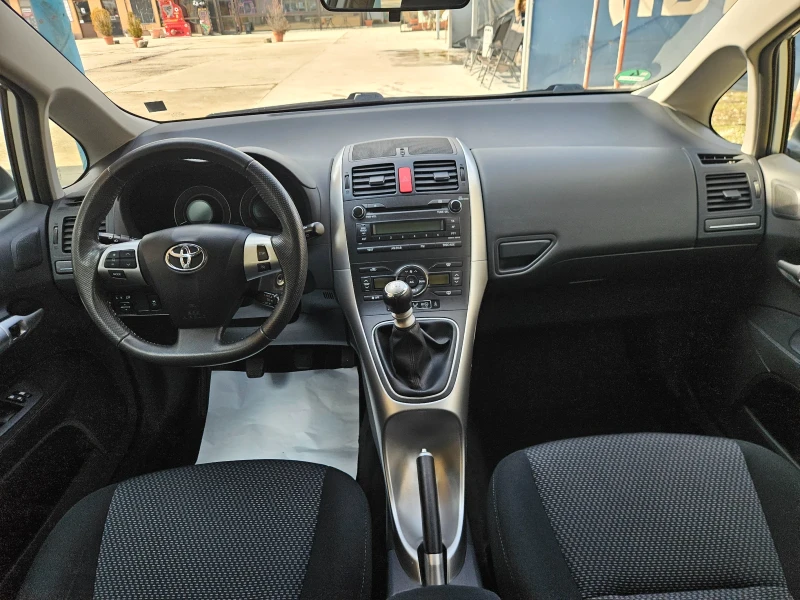 Toyota Auris 114000km, снимка 8 - Автомобили и джипове - 49349284