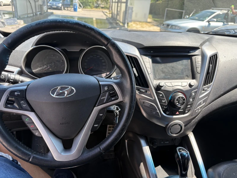 Hyundai Veloster  1.6, снимка 8 - Автомобили и джипове - 52755971
