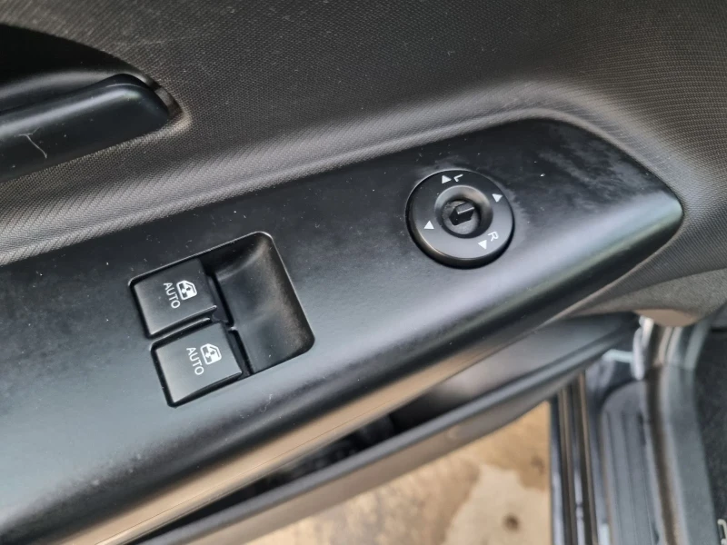 Kia Ceed 1.6i Бензин АВТОМАТ ШВЕЙЦАРИЯ, снимка 13 - Автомобили и джипове - 52870475