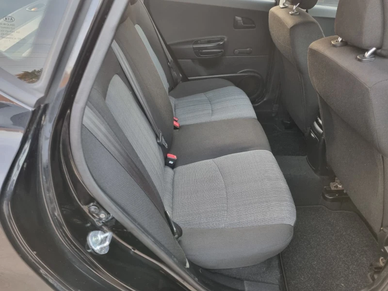Kia Ceed 1.6i Бензин АВТОМАТ ШВЕЙЦАРИЯ, снимка 7 - Автомобили и джипове - 52870475