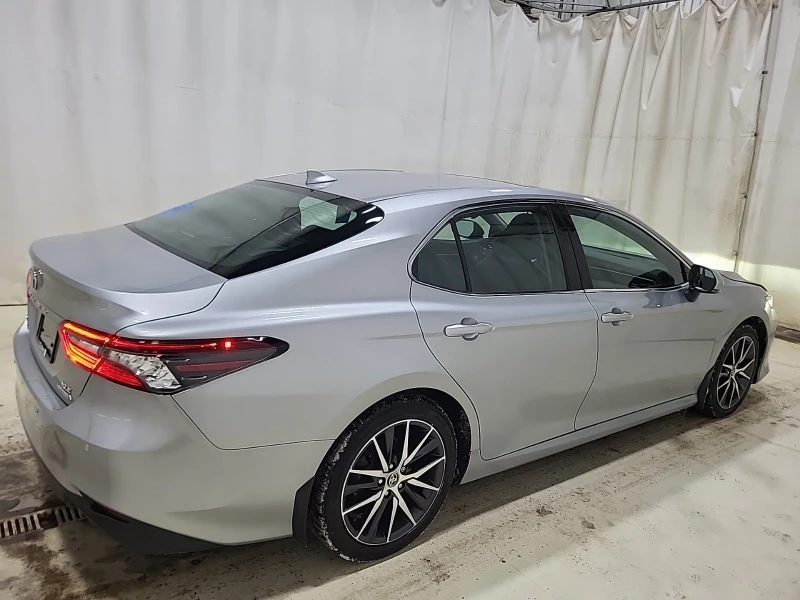 Toyota Camry HYBRID XLE * * ЧЕРЕН САЛОН * * CARFAX * * , снимка 4 - Автомобили и джипове - 53355173