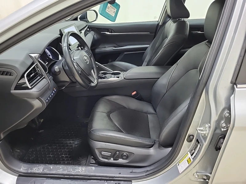 Toyota Camry HYBRID XLE * * ЧЕРЕН САЛОН * * CARFAX * * , снимка 8 - Автомобили и джипове - 53355173