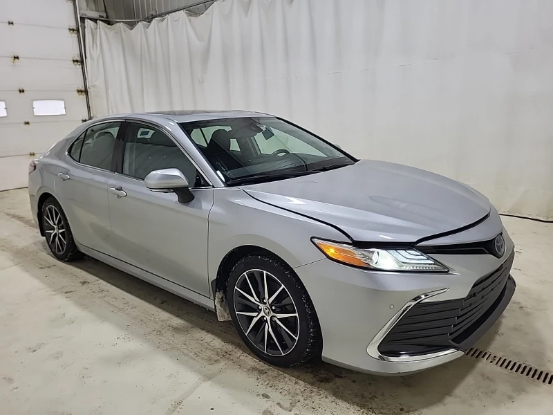 Toyota Camry HYBRID XLE * * ЧЕРЕН САЛОН * * CARFAX * * , снимка 3 - Автомобили и джипове - 53355173