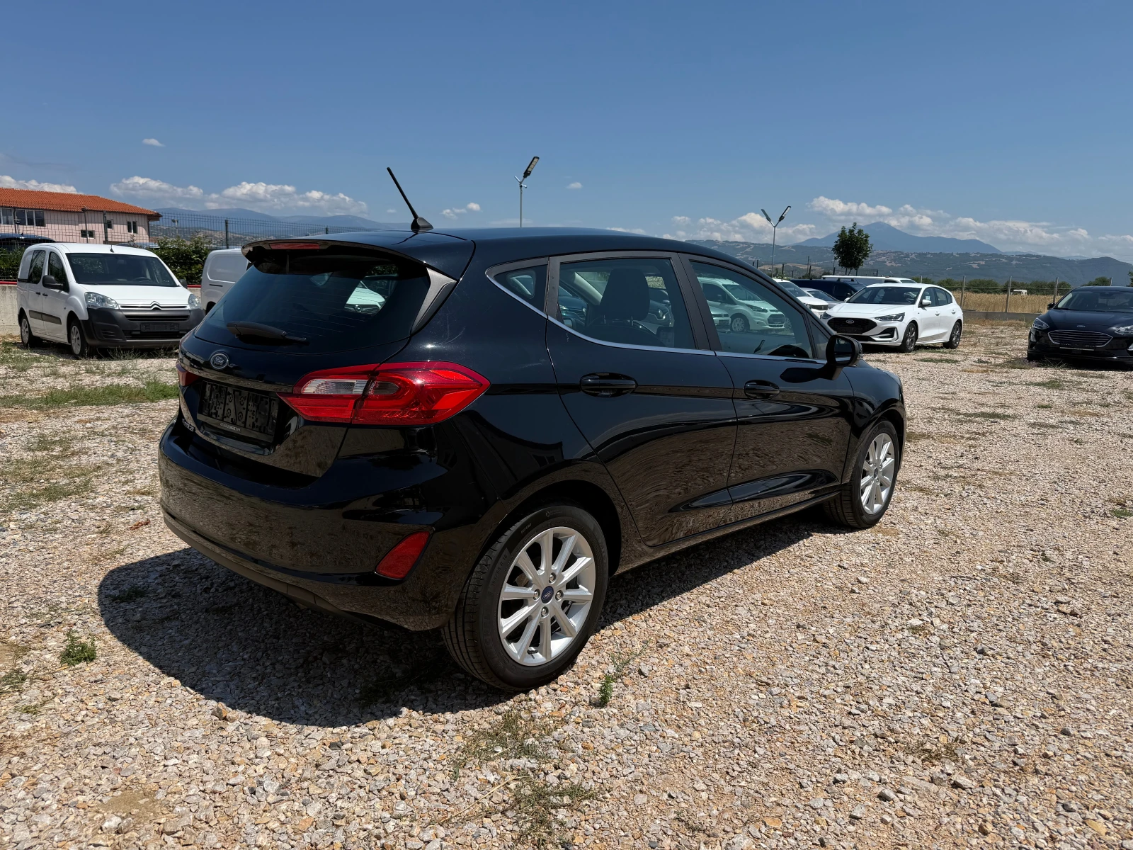 Ford Fiesta 1.5d/Titanium/Keyless Go/Nav/Euro6 - изображение 2