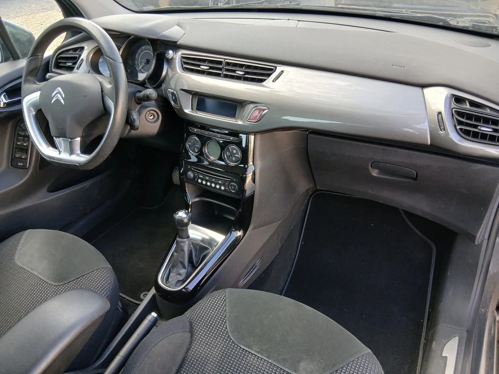 Citroen C3 КАТО НОВА, снимка 12 - Автомобили и джипове - 52553458