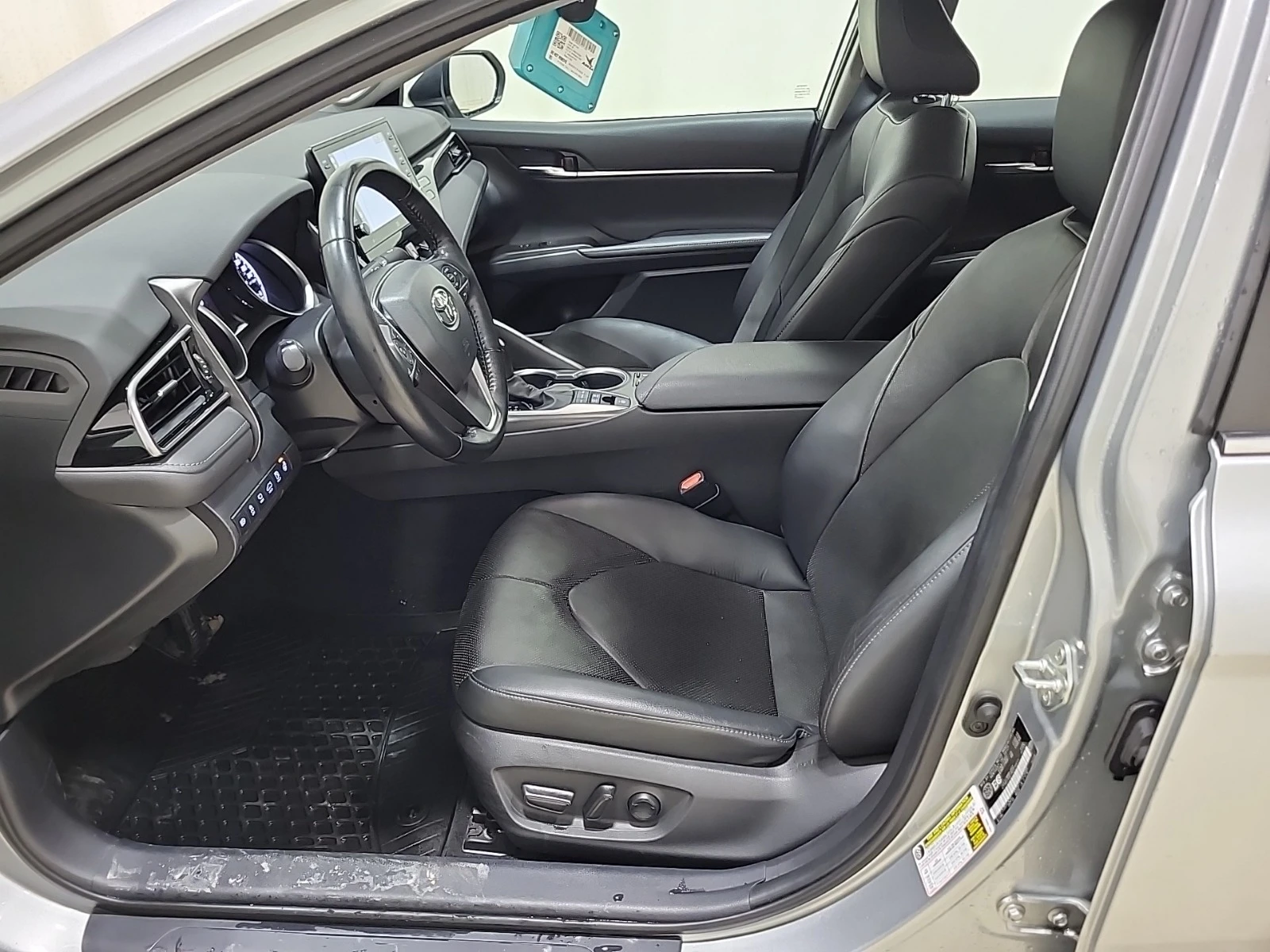 Toyota Camry HYBRID XLE * * ЧЕРЕН САЛОН * * CARFAX * *  - изображение 8