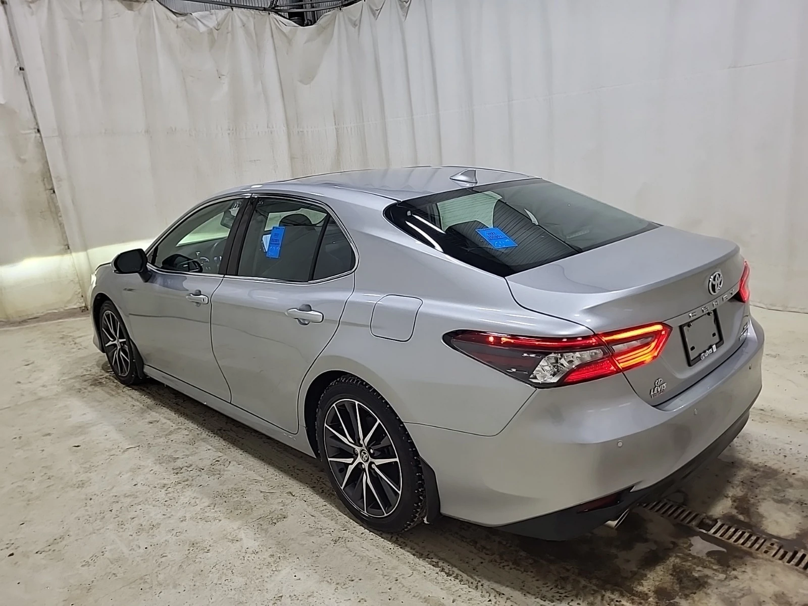 Toyota Camry HYBRID XLE * * ЧЕРЕН САЛОН * * CARFAX * *  - изображение 6