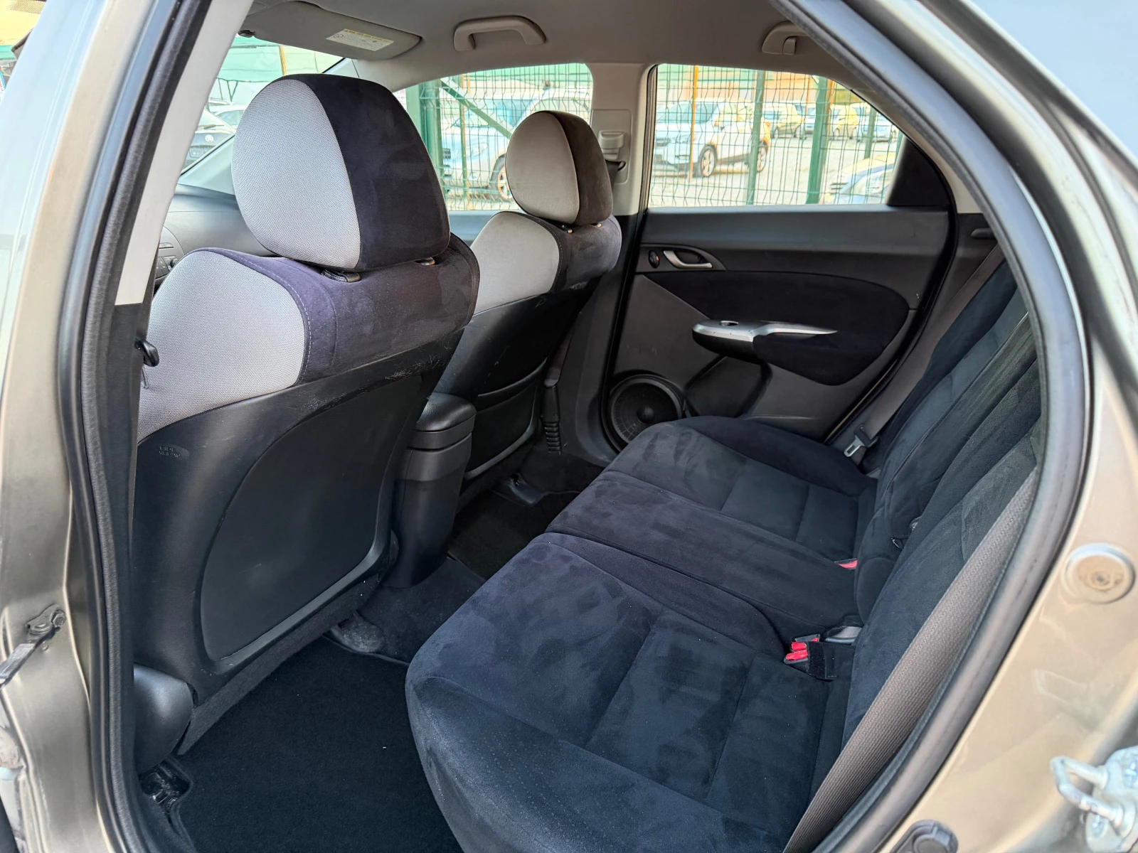 Honda Civic 1.8i-V tec/140p.s-Avtomatik, снимка 11 - Автомобили и джипове - 53579091