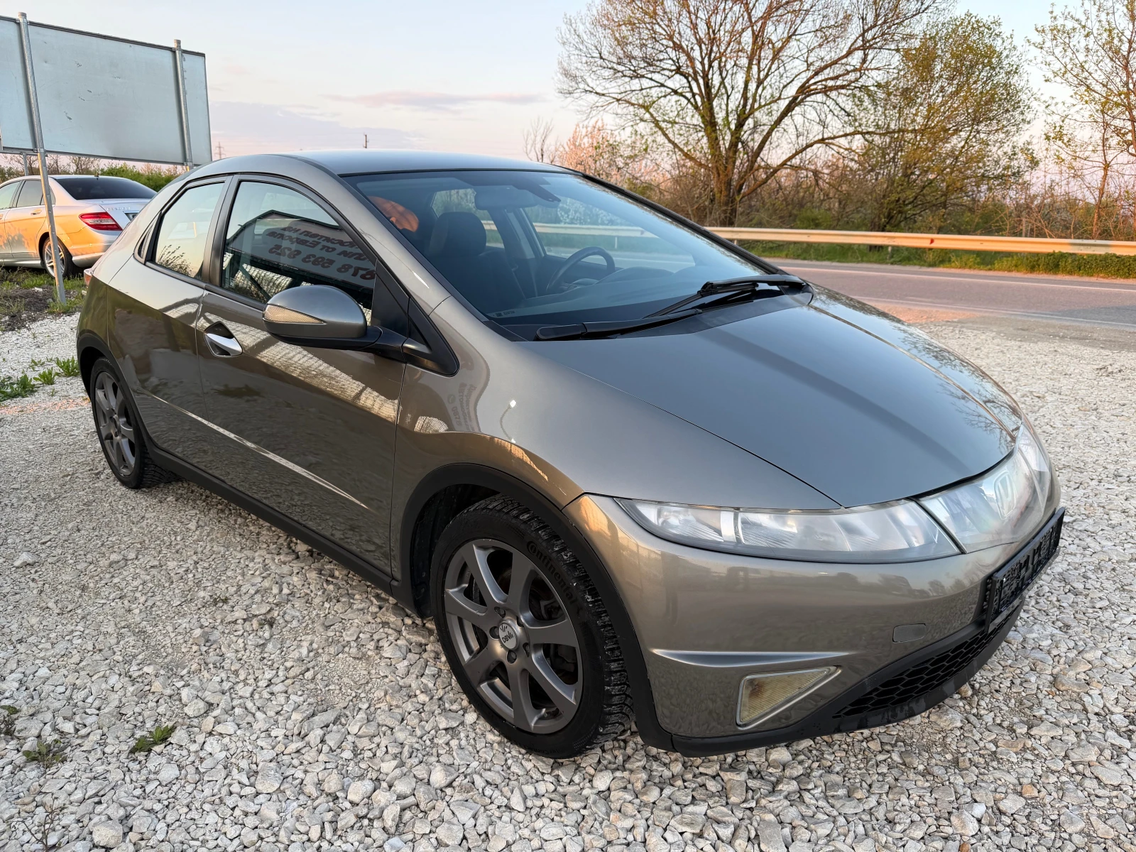 Honda Civic 1.8i-V tec/140p.s-Avtomatik, снимка 2 - Автомобили и джипове - 53579091