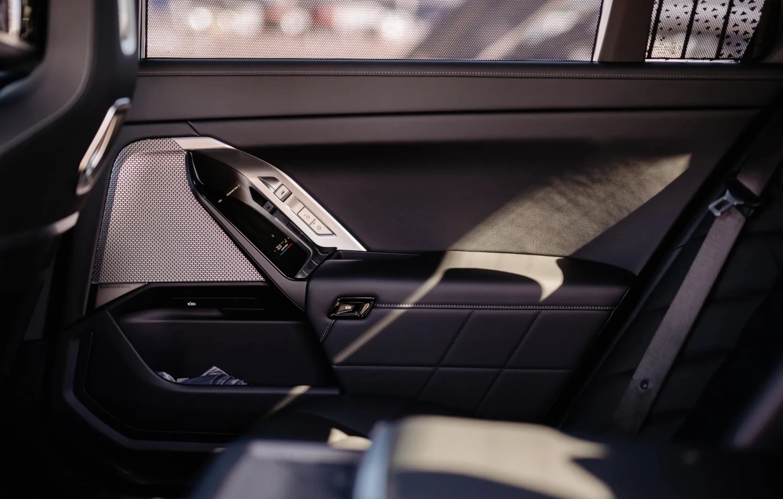 BMW 760 e xDrive M-Sport - изображение 5