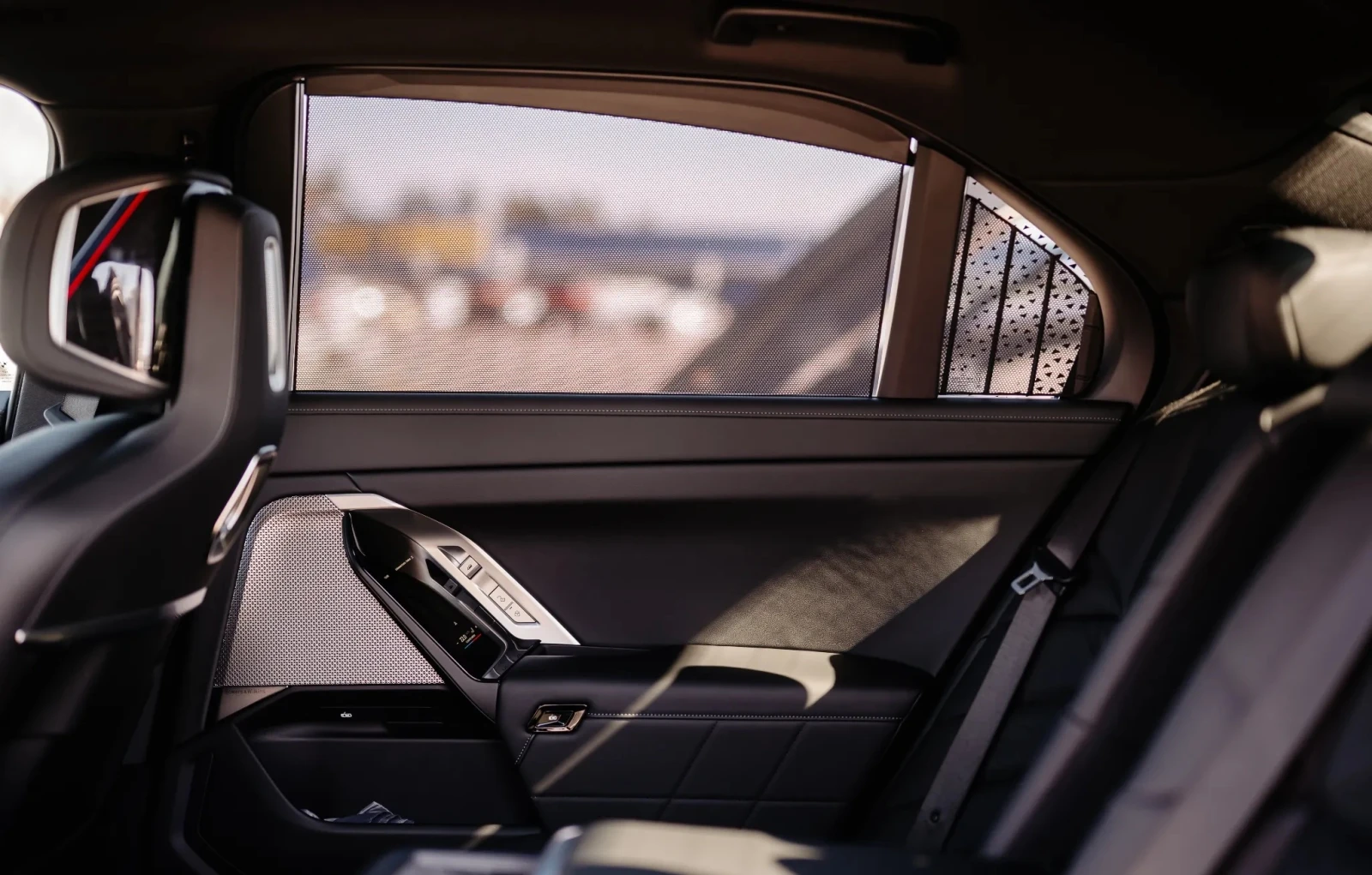 BMW 760 e xDrive M-Sport - изображение 6