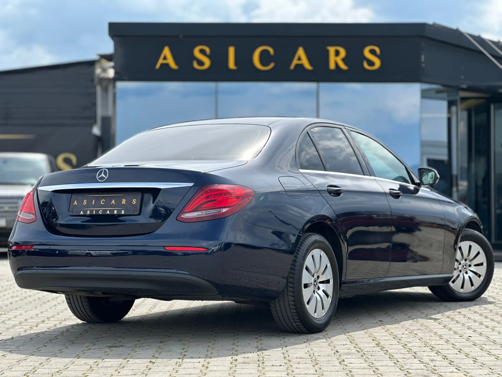Mercedes-Benz E 200 / 9G-TRONIC / TOP /, снимка 5 - Автомобили и джипове - 54285042