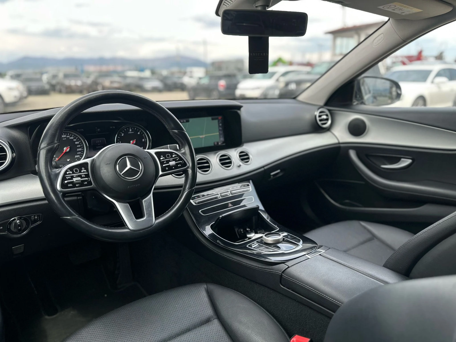 Mercedes-Benz E 200 / 9G-TRONIC / TOP /, снимка 9 - Автомобили и джипове - 54285042