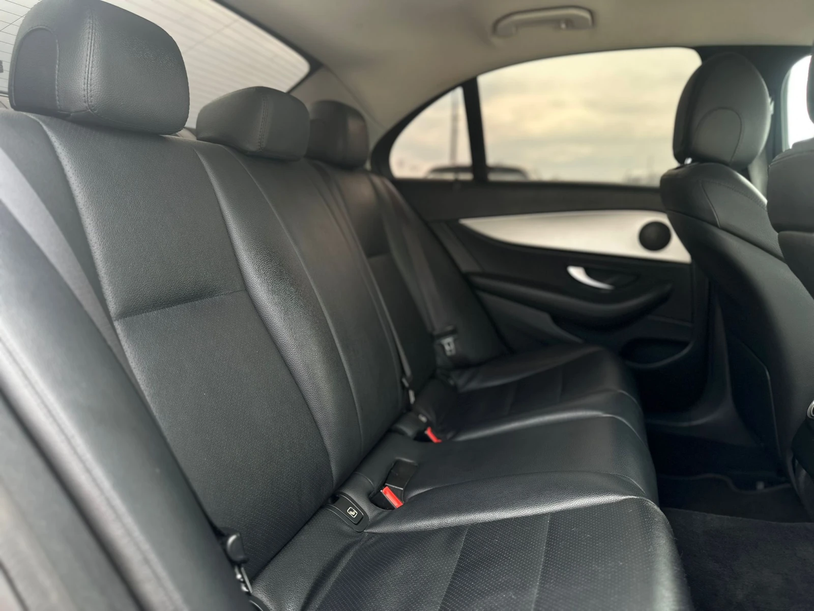 Mercedes-Benz E 200 / 9G-TRONIC / TOP /, снимка 11 - Автомобили и джипове - 54285042