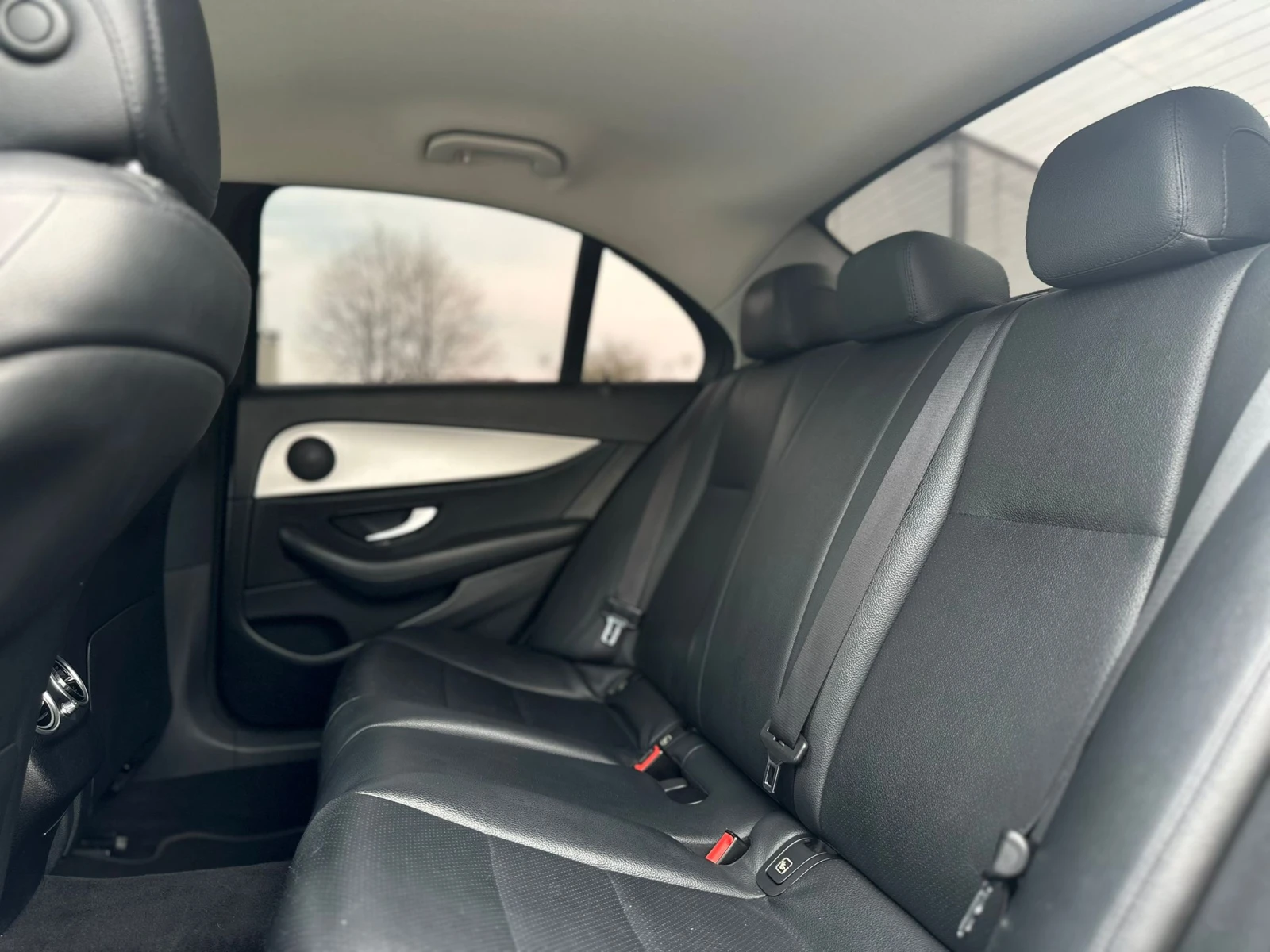 Mercedes-Benz E 200 / 9G-TRONIC / TOP /, снимка 10 - Автомобили и джипове - 54285042