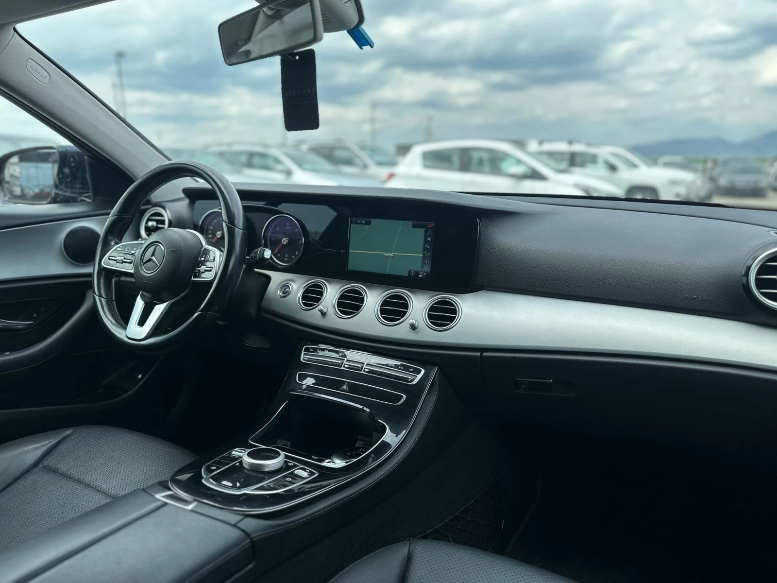 Mercedes-Benz E 200 / 9G-TRONIC / TOP /, снимка 12 - Автомобили и джипове - 54285042