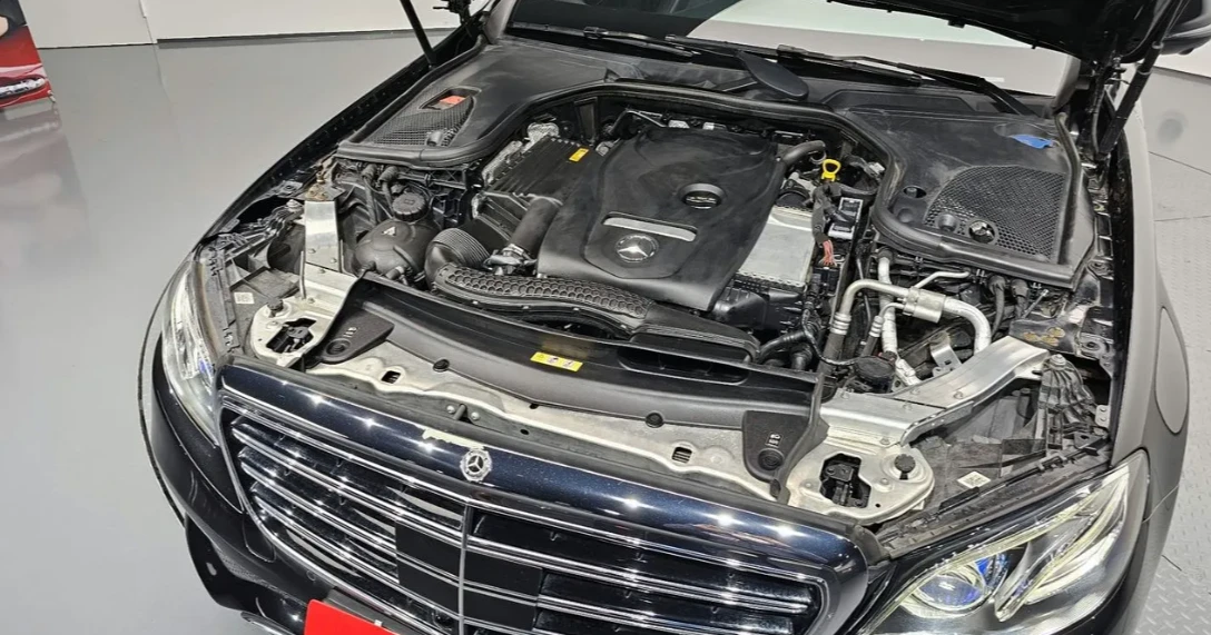 Mercedes-Benz E 300 4MATIC Exclusive, снимка 6 - Автомобили и джипове - 54423454
