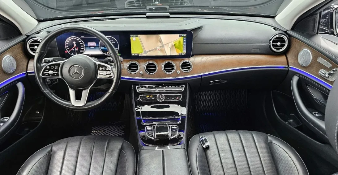 Mercedes-Benz E 300 4MATIC Exclusive, снимка 7 - Автомобили и джипове - 54423454
