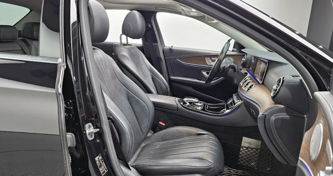 Mercedes-Benz E 300 4MATIC Exclusive, снимка 10 - Автомобили и джипове - 54423454