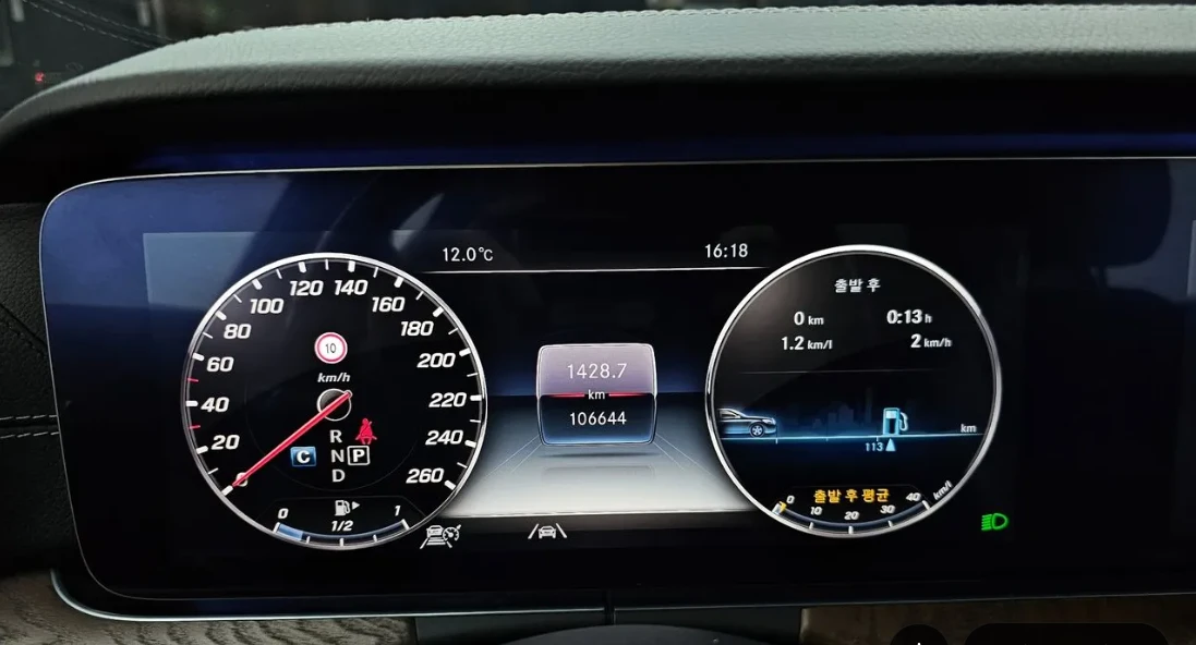 Mercedes-Benz E 300 4MATIC Exclusive, снимка 8 - Автомобили и джипове - 54423454