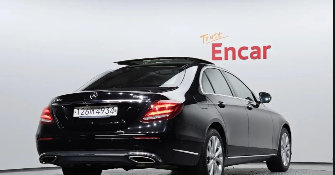 Mercedes-Benz E 300 4MATIC Exclusive, снимка 2 - Автомобили и джипове - 54423454