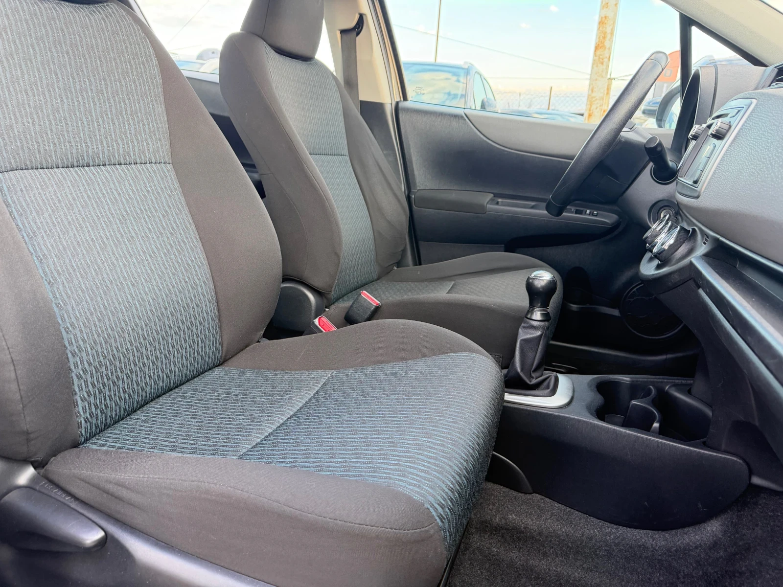 Toyota Yaris Камера, нави, снимка 13 - Автомобили и джипове - 54460763