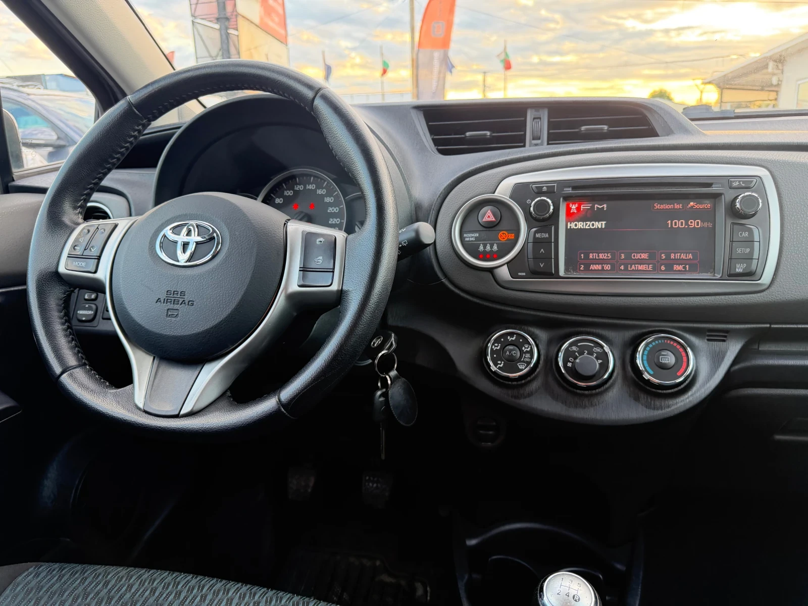 Toyota Yaris Камера, нави, снимка 10 - Автомобили и джипове - 54460763