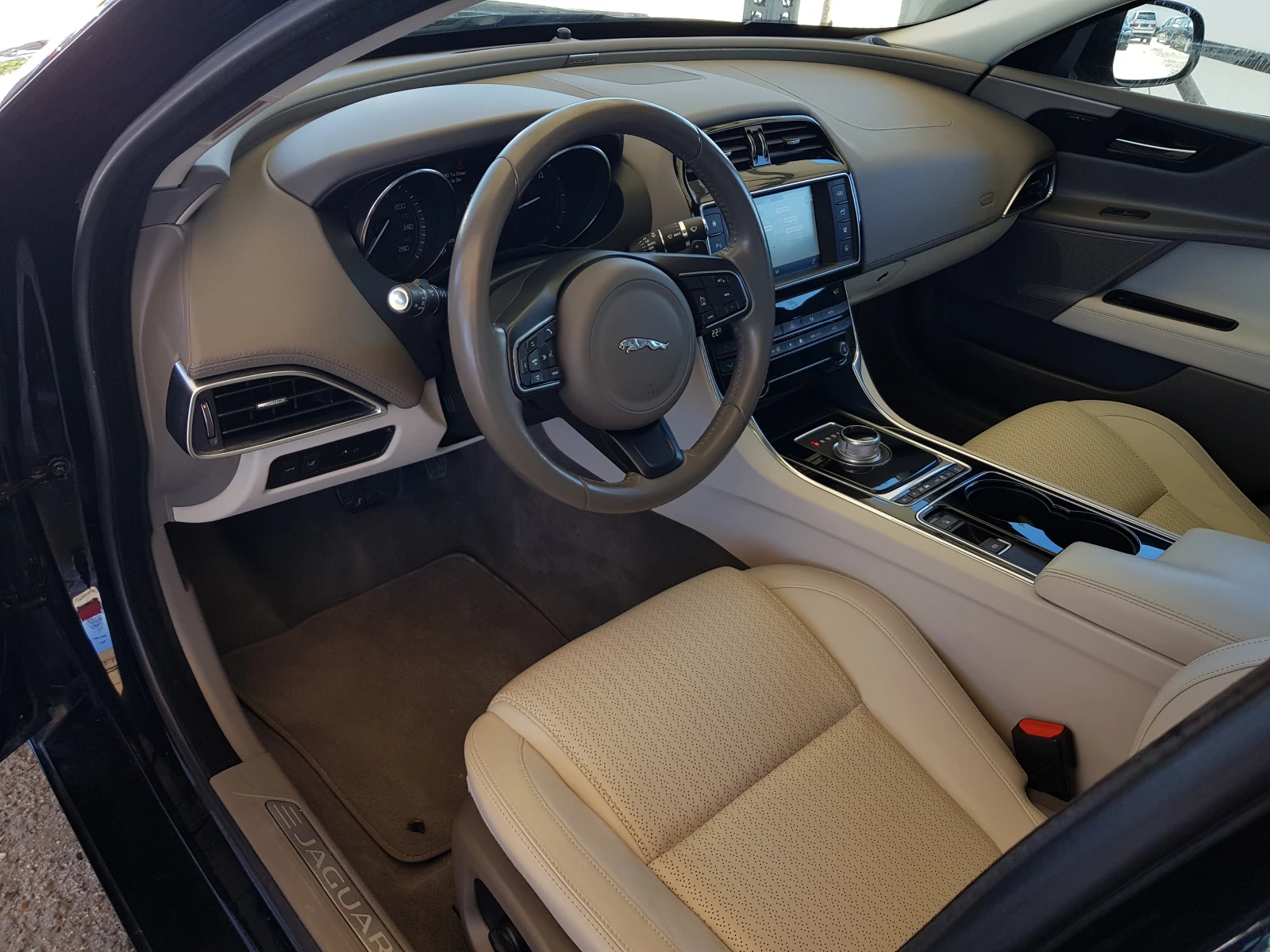 Jaguar XE 2.0D-180 к.с. EURO 6B 163 697 км ЛИЗИНГ, снимка 9 - Автомобили и джипове - 54554369