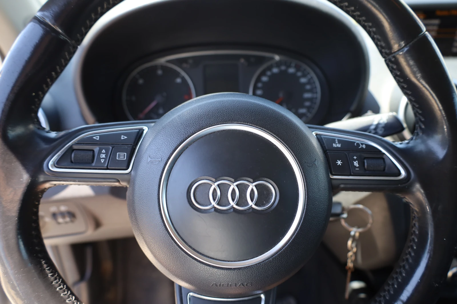 Audi A1 1.6 D, снимка 9 - Автомобили и джипове - 54702744
