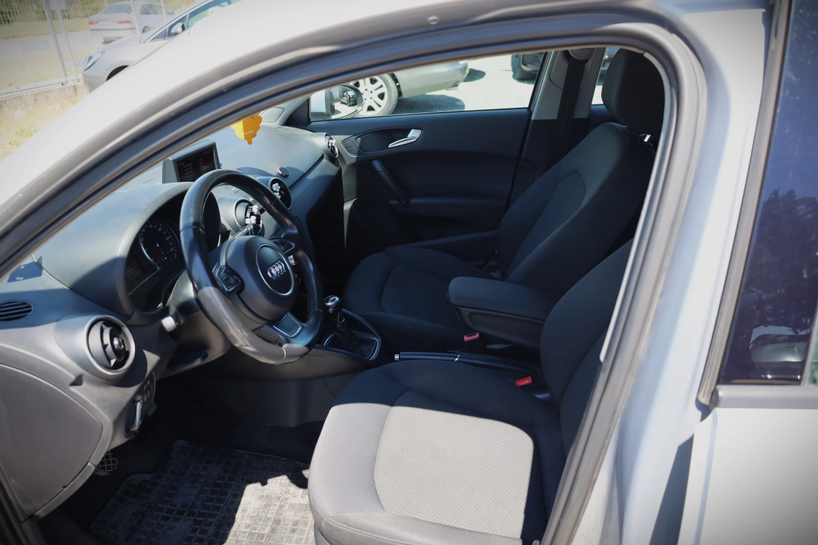 Audi A1 1.6 D, снимка 8 - Автомобили и джипове - 54702744