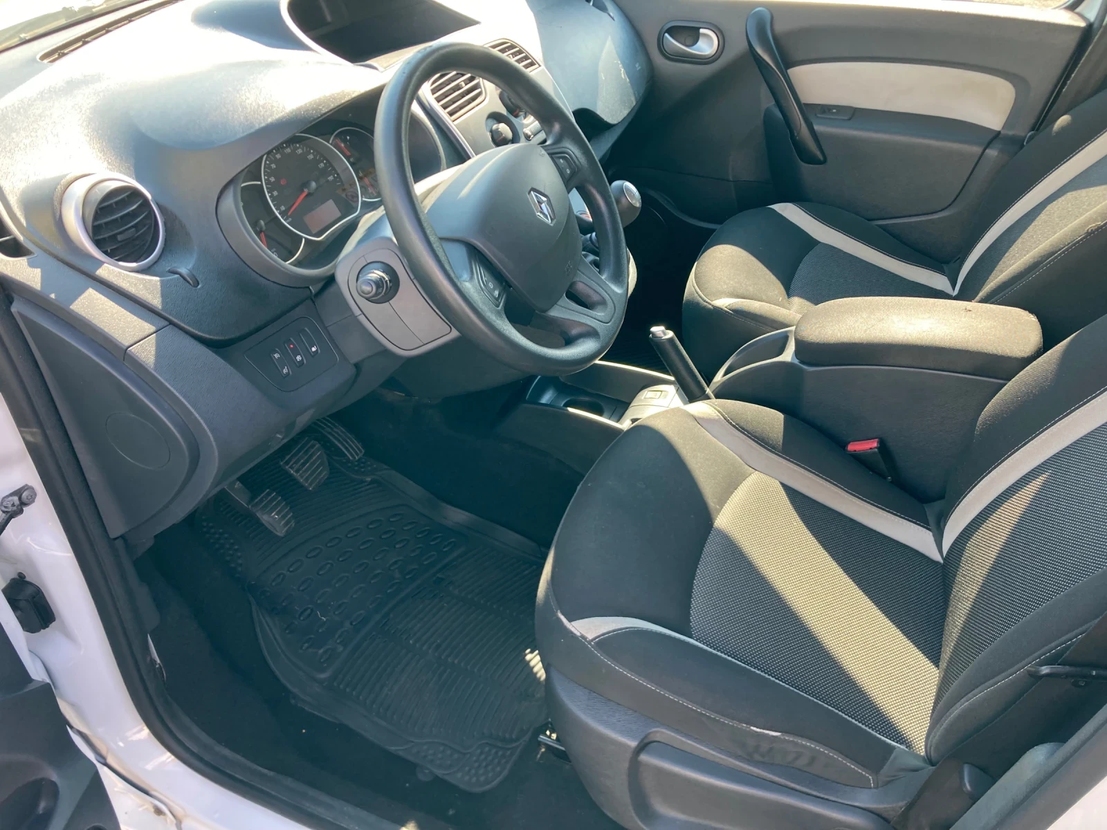 Renault Kangoo 1.2 Benzin 114ks Evro 6 140000km, снимка 7 - Автомобили и джипове - 54939941