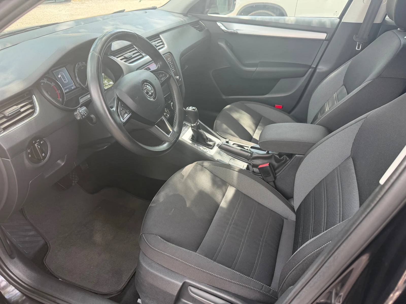 Skoda Octavia 1.4TSI* DSG, снимка 10 - Автомобили и джипове - 55232120